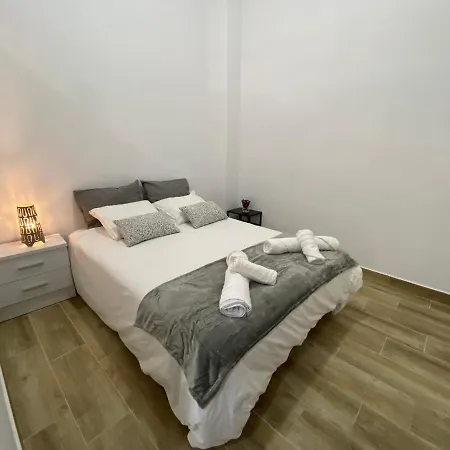 Apartamentos Cruz Roja B Seville Exterior photo